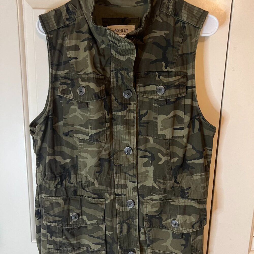 Ashley Camo Vest-Large